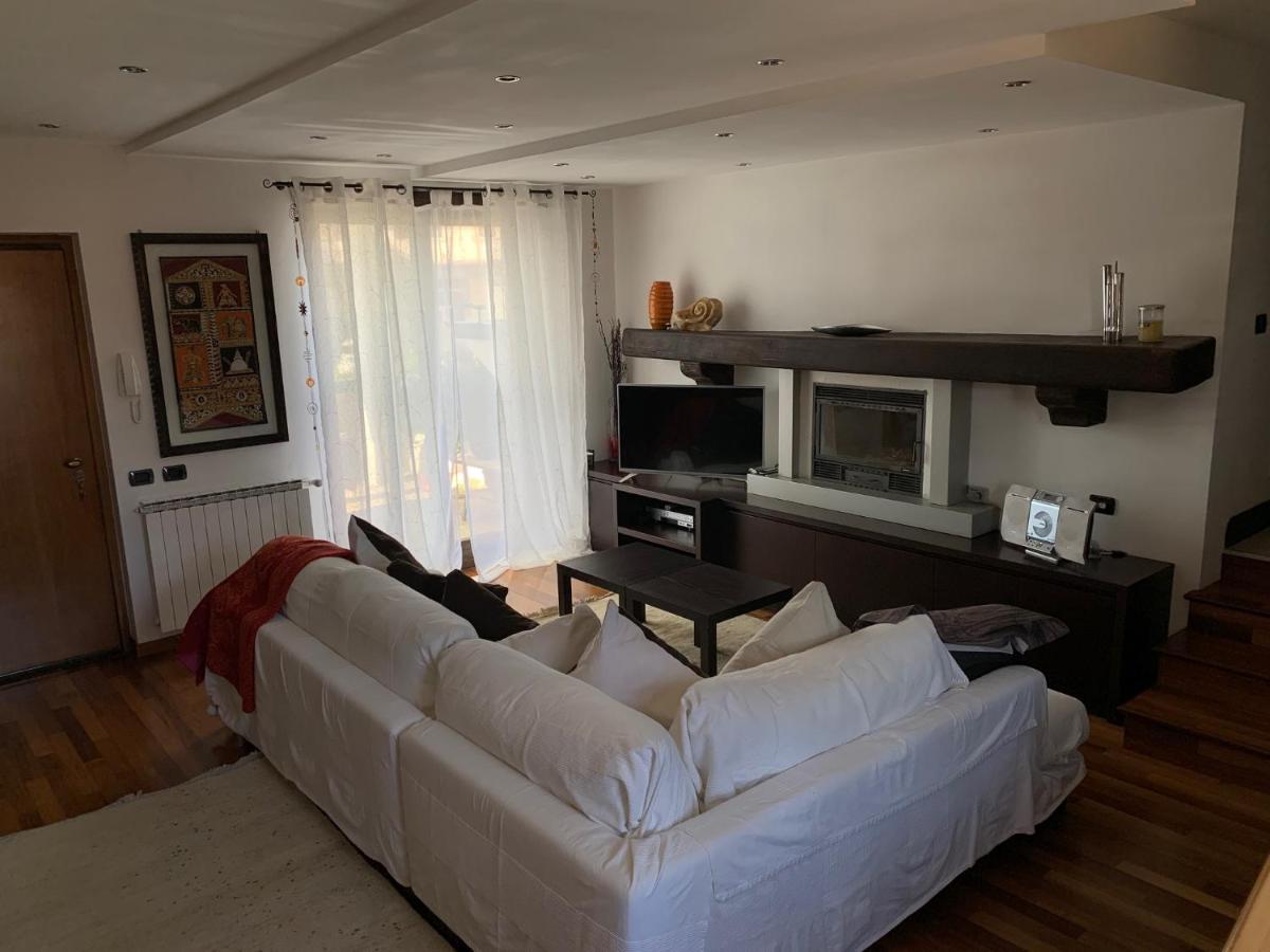 Near Como, Charming Apartment With Fireplace Grandate Extérieur photo